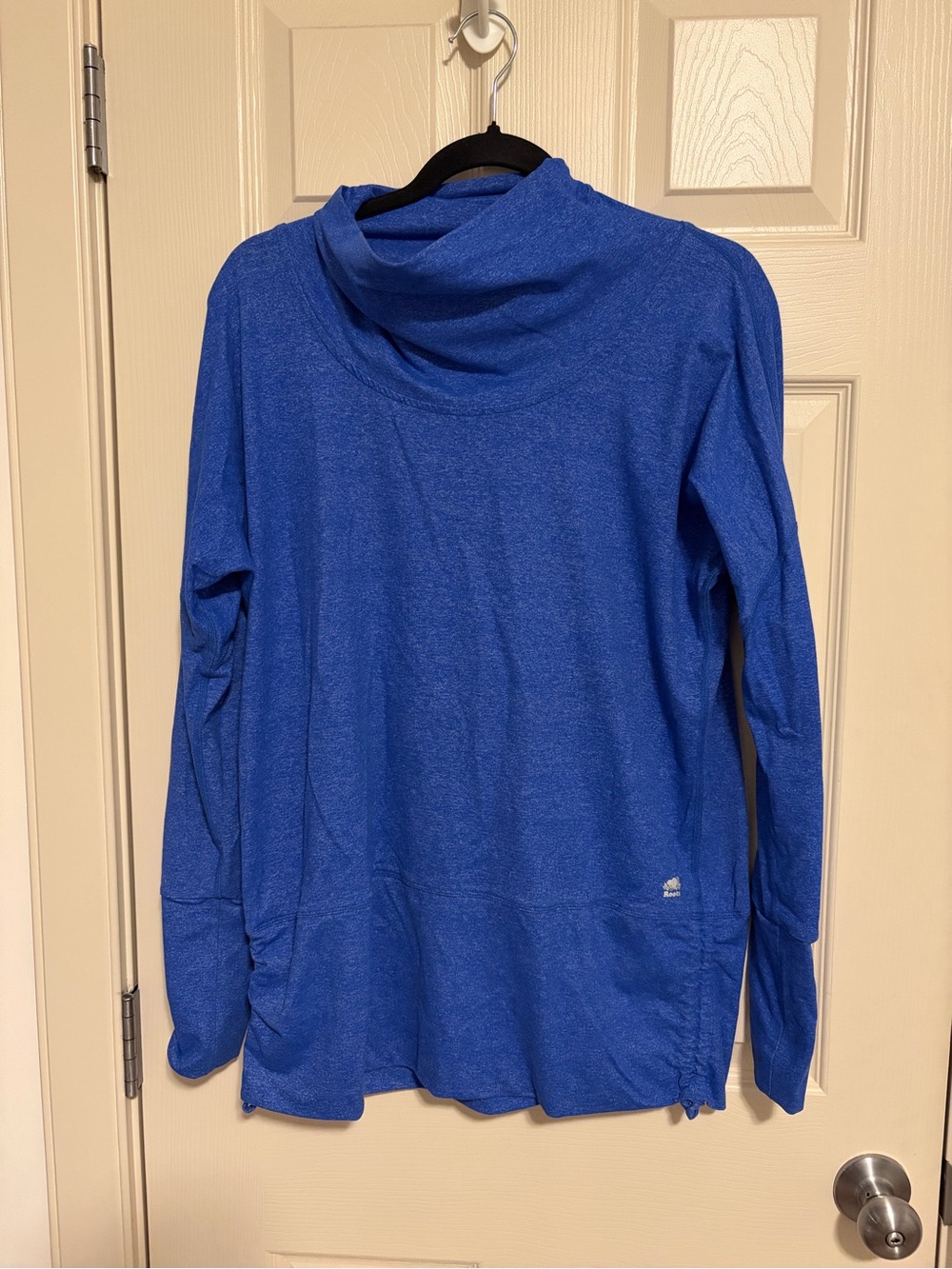 🐢 ROOTS - Medium Blue Sweater
